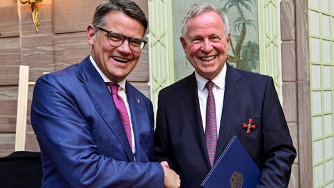 Ministerpräsident Boris Rhein mit Udo Corts