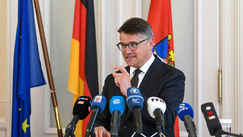 Ministerpräsident Boris Rhein beim Gasgipfel