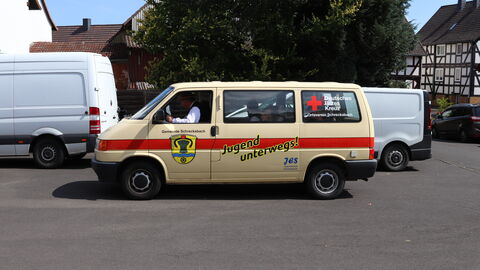 Der Chef der Staatskanzlei, Staatsminister Axel Wintermeyer, besucht den Museumsbus Schwalm-Aue