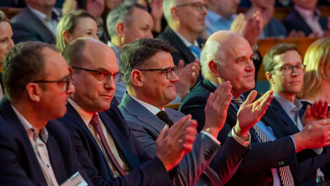 Ministerpräsident Rhein bei der Absolventenfeier der Provadis Partner für Bildung und Beratung GmbH