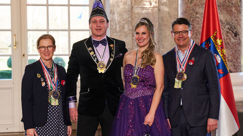 Ministerpräsident Boris Rhein und seine Frau Tanja Raab-Rhein empfangen im Schloss Biebrich in Wiesbaden Prinz Manuel I. und Prinzessin Katharina I. von Knuts-Hut-Club e.V.; Manuel Borgerding, Katharina Künstler