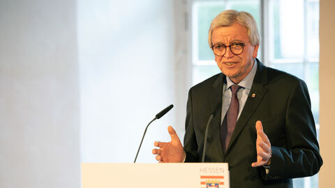 Volker Bouffier bei einer Ordensverleihung